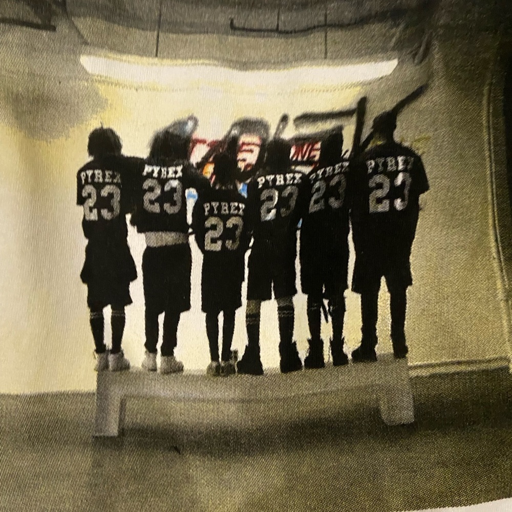 Very rare off white/Pyrex collab over 200 retail - Picture 3 of 5